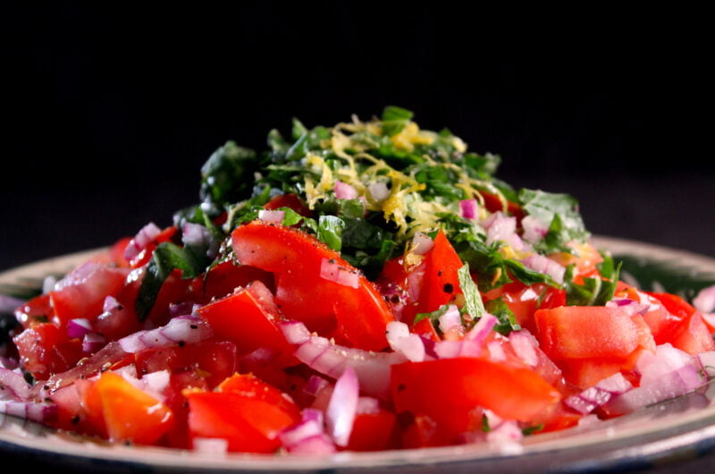 Salade van tomaat en munt