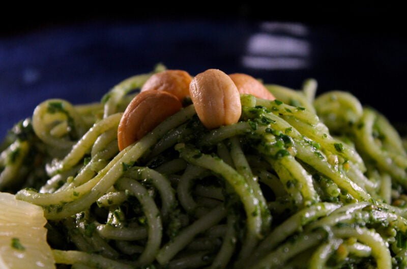 Spaghetti with kale pesto and cashew nuts