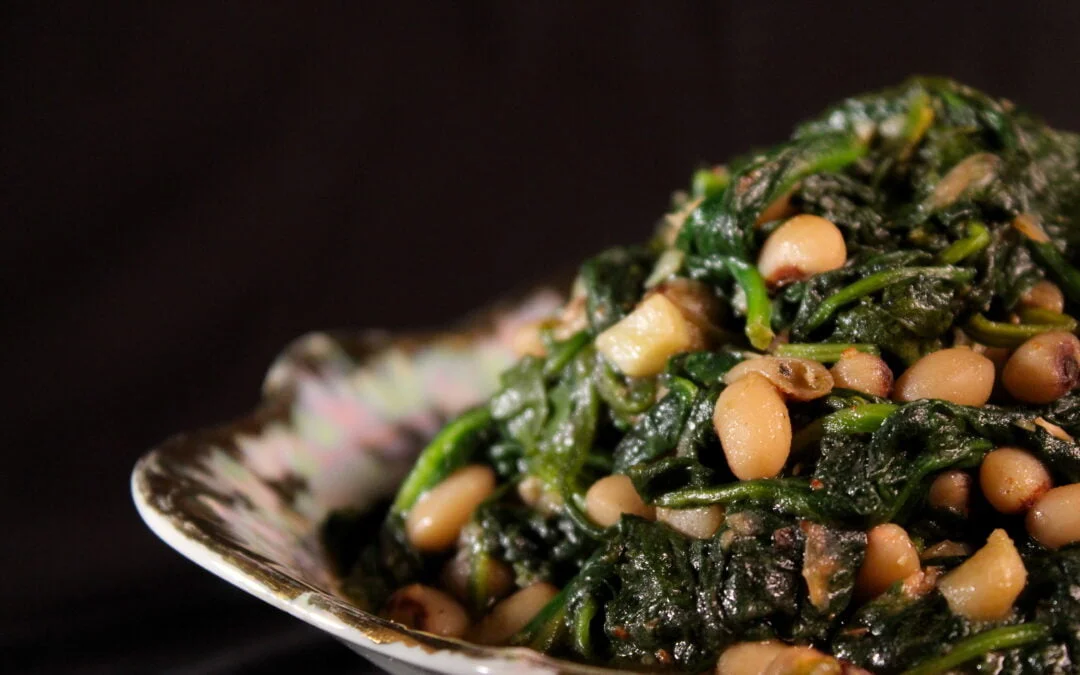 Spinazie en black eyed peas met Szechuan peper