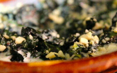 Cavolo nero met sumac yoghurt en amandelen