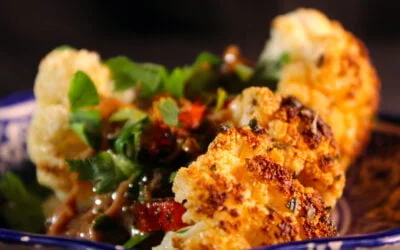 Geroosterde bloemkool met tahini en gerookte paprikapoeder