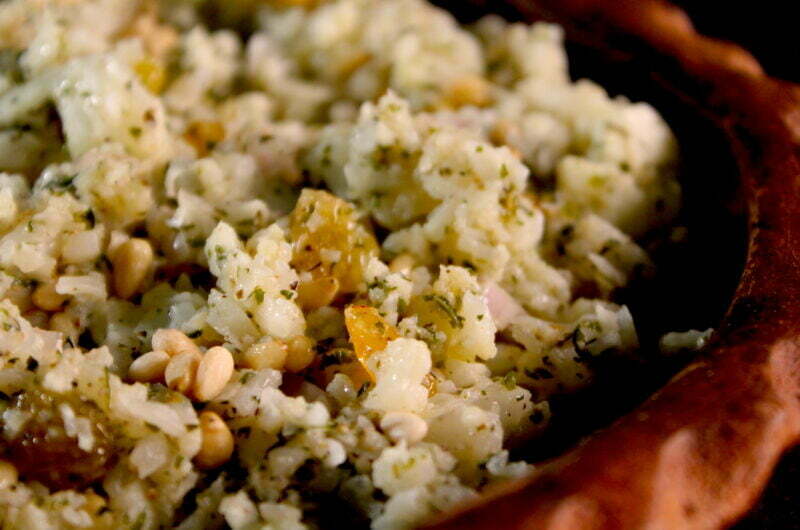 Short baked cauliflower with raisins, pine nuts and dried mint