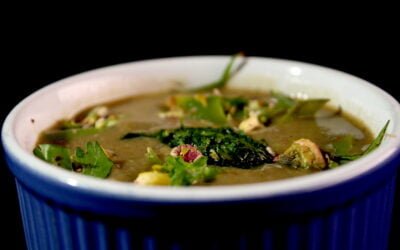 Pea soup with allspice, basil oil and pistachios