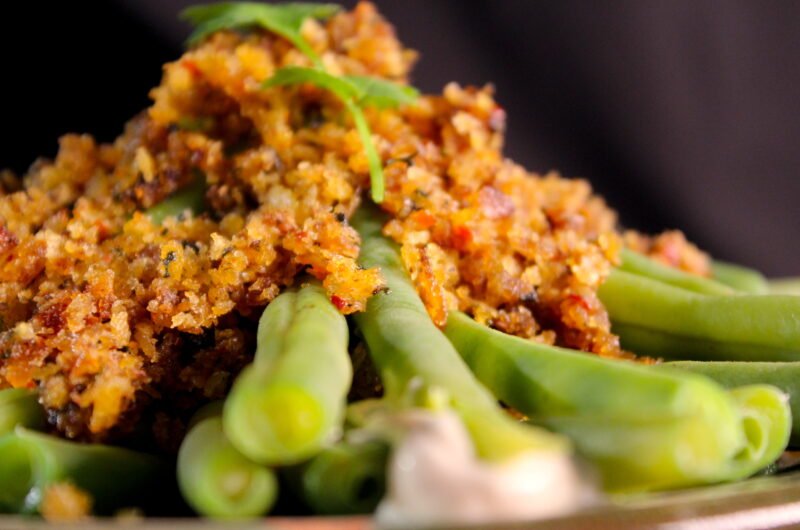 Green beans on a lovely bed and crumbly blanket