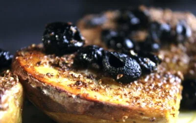 Gepofte aardappel met korianderzaad en zwarte olijven