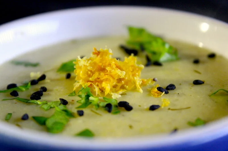 Warm yogurt broad bean soup with lemon