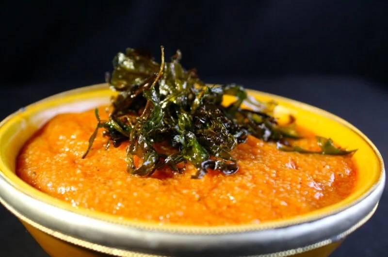 Gebonden Marokkaanse tomatensoep met gefrituurde rucola