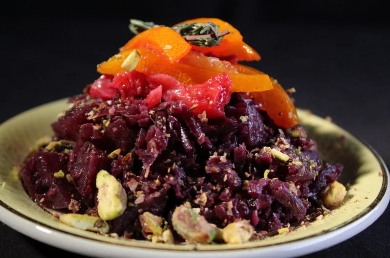 Gebakken rodekool'salade' met bloedsinaasappel, koolrabi en kumquats