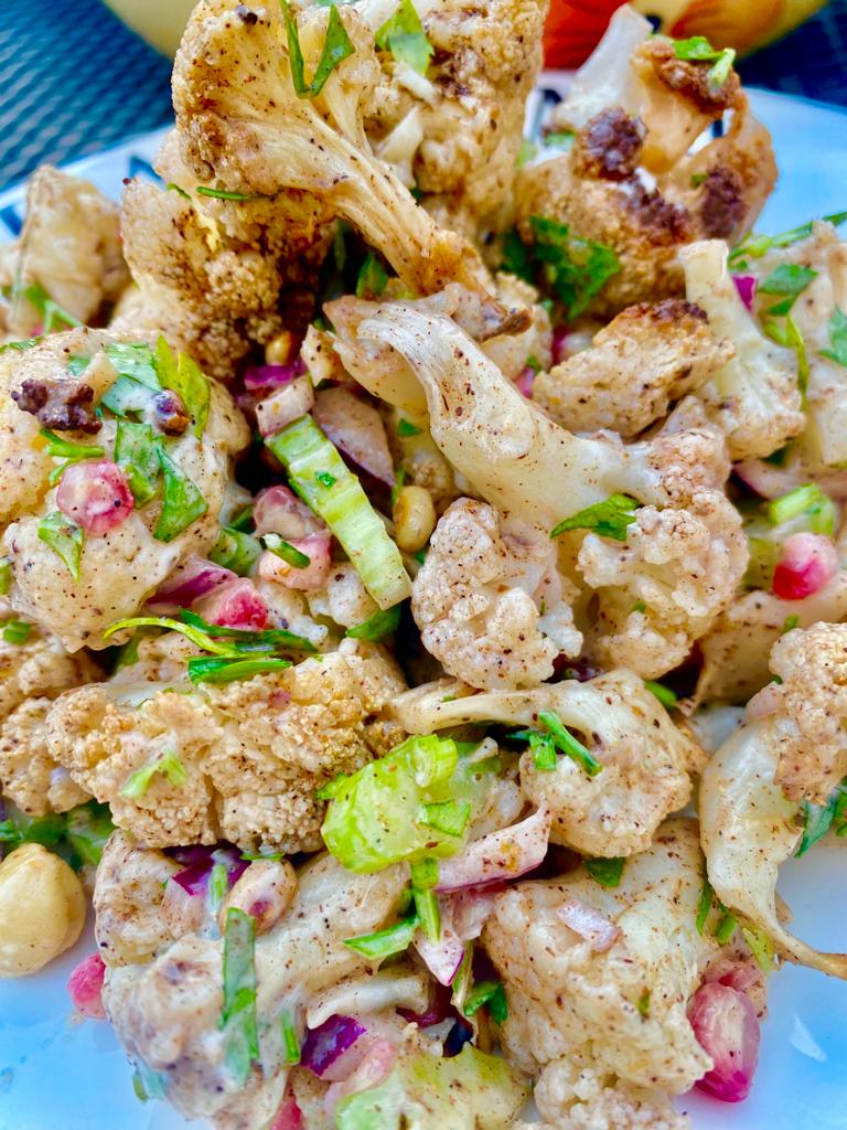 Bloemkoolsalade met piment, granaatappel en bleekselderij