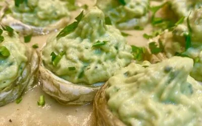 Artisjokbodems gevuld met tuinbonenpuree met citroensaus