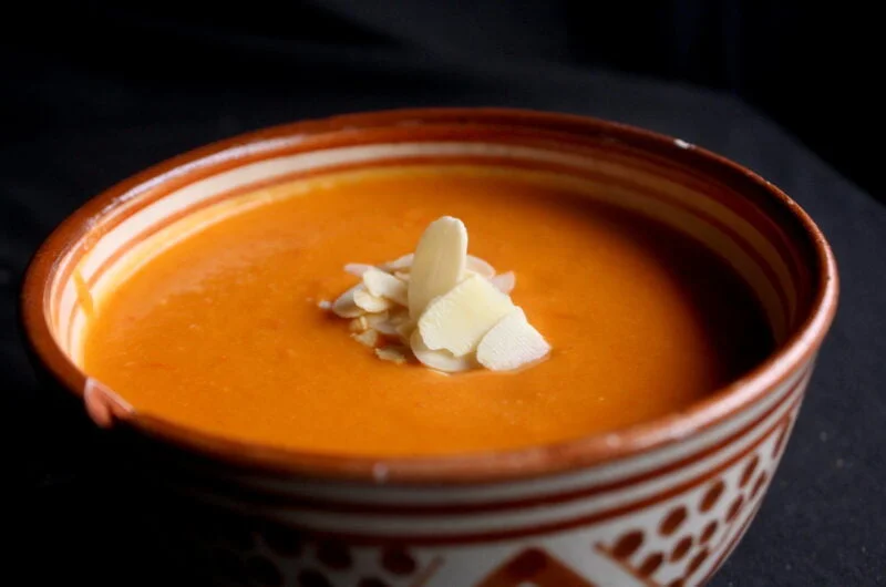 Rode paprika, knolselderij en tahinasoep