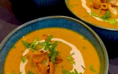 Libanese romige rode linzensoep met knapperige pitacroûtons