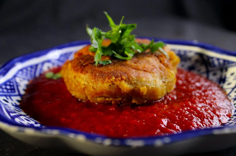 Limabonenburgers met pittige paprikasaus