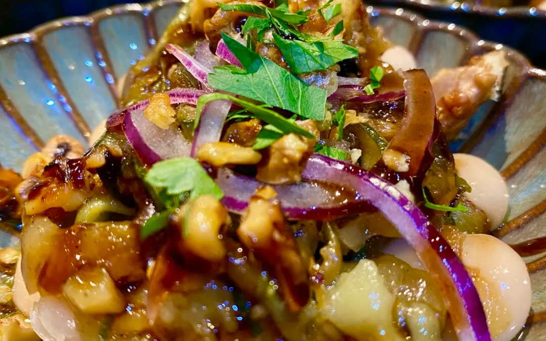 Salade van gegrilde courgetteslierten, limabonen, walnoot en granaatappelmelasse