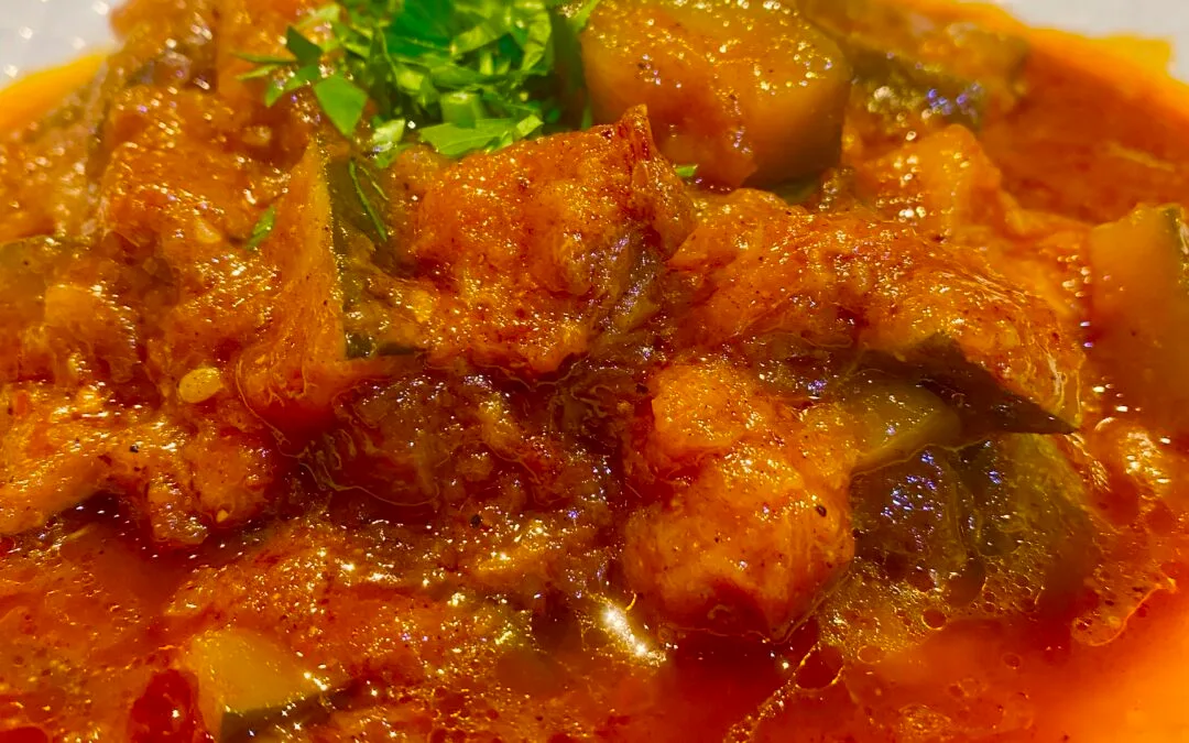 Courgette in verrukkelijke tomaten-dadelsaus