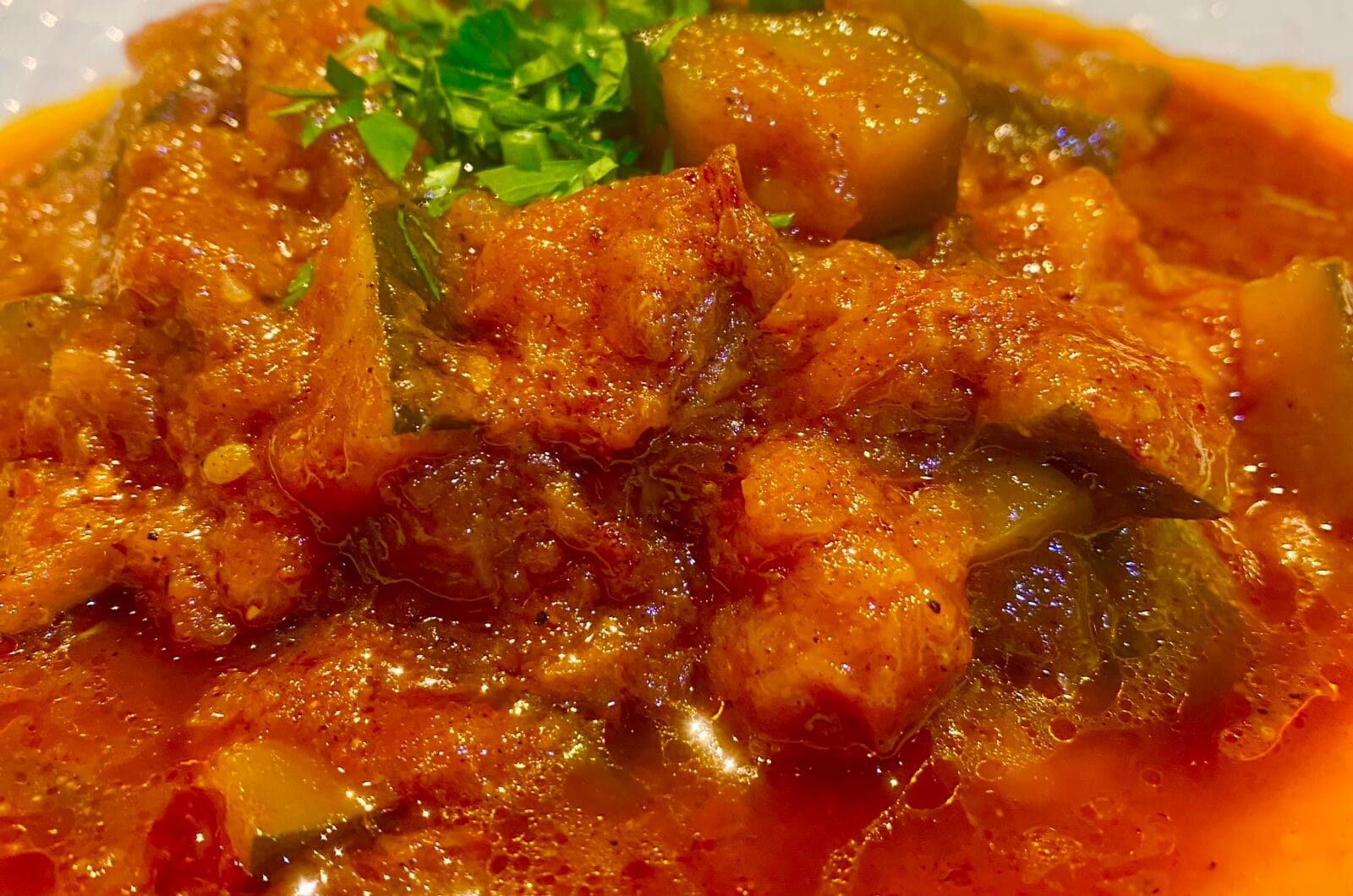 Zucchini in delicious tomato-date sauce