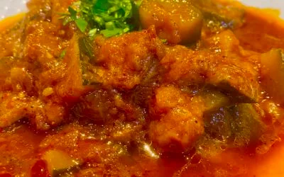 Courgette in verrukkelijke tomaten-dadelsaus