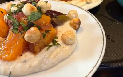 Salade van limabonenpuree, sinaasappel, hazelnoten en ingelegde aubergine
