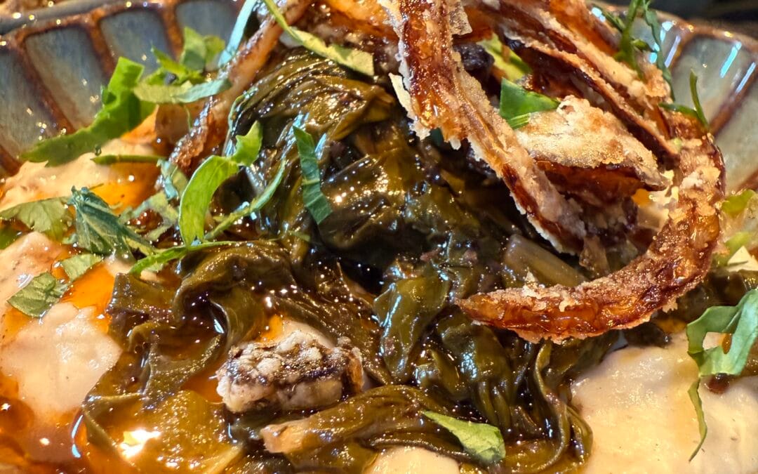 Salade van limabonenpuree, snijbiet en wel heel knapperige uien