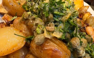 Potatoes from the oven with salsa of pickled lemon and capers