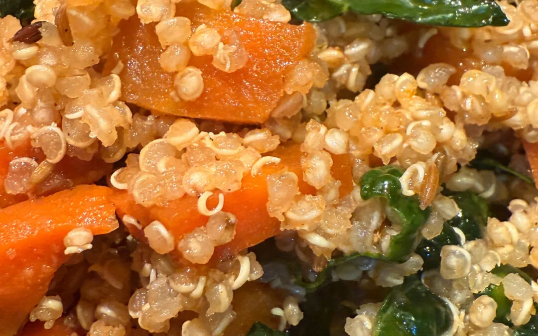 Quinoa salade met kruidige wortel en palmkool