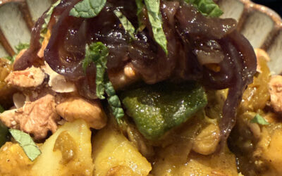 Salad of zucchini, baby potatoes, walnut and spicy/sweet onion