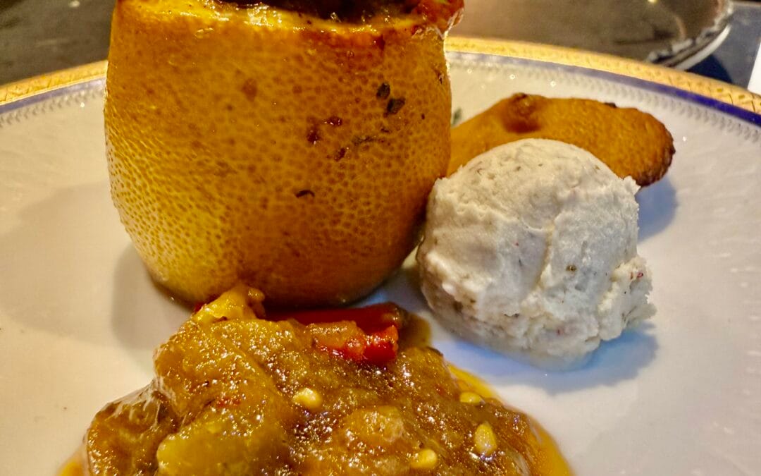 Citroen gevuld met risotto, pijnboompittencrème, gekaramelliseerde tomaat en chutney