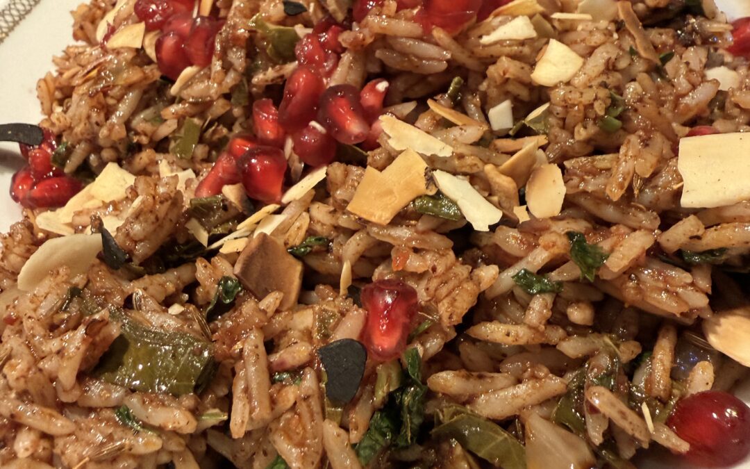 Gebakken kruidige rijst met o.a. amandelen, wijnbladeren en granaatappelmelasse